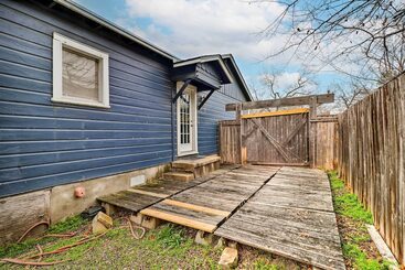 コテージ Warm & Welcoming Home W/ Yard Near Ut Campus!