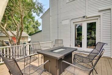 کلبه 1915 Historic Cambridge Property W/ Fire Pit!