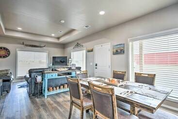 コテージ Amarillo Home: 16 Mi To Amarillo Zoo!