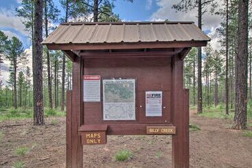 별장 Game Room & Wooded Views: Pinetop Cabin!