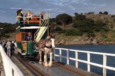 تختخواب و صبحانه Victor Holidays