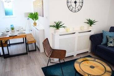 Charming 4 Bed Cottage In Hayling Island   Hot Tub