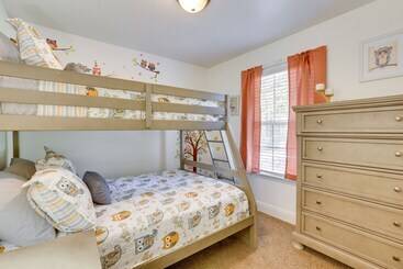 Сельский дом Charming Abbeville Home W/ Private Boat Dock!