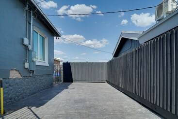کلبه Charming & Quaint El Paso House W/ Backyard!