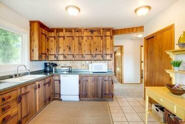 Charming Warrenton Cottage W/ Deck < 1 Mi To Beach