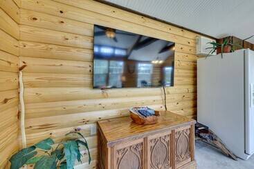 קוטג'' Cliffside Eureka Springs Cabin W/ Beaver Lake View