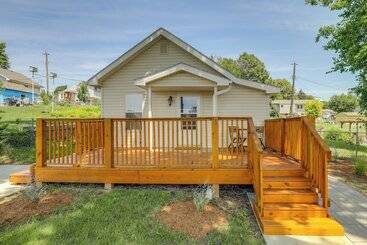 コテージ Cozy Omaha Vacation Rental: 6 Miles To Downtown!