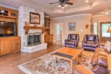 茅舍 Cozy Texas Retreat W/ Patio, Grill & Horseshoes!