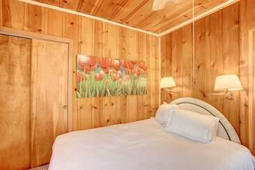 קוטג'' Lake Cumberland Cabin W/ Views & Fishing