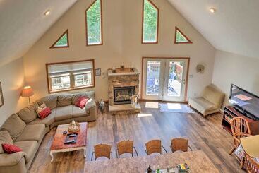 コテージ Deck, Hot Tub & Game Room: Lake Harmony Home