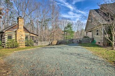茅舍 Numerous On Site Trails: Earlysville Wooded Cabin