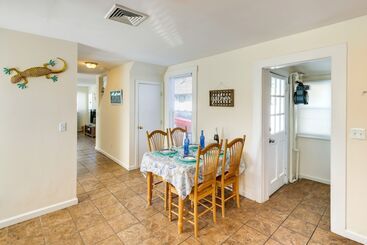 کلبه Milford Vacation Rental: Steps To The Beach!