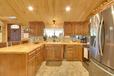 بيت ريفى Unique Maine Log Cabin W/ Trout Ponds & Sauna!