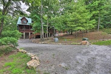 コテージ Purlear Luxury, Spacious Log Cabin W/ Mtn Views!