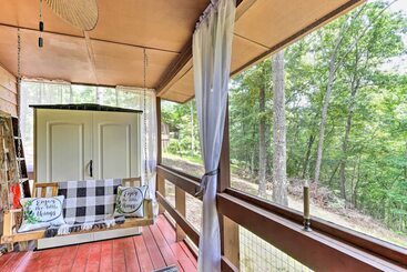 קוטג'' Quaint Murphy Cabin In Serene Wooded Setting!