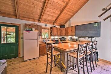קוטג'' Remote Cabin W/ Fire Pit: 3 Miles To Stowe Mtn!