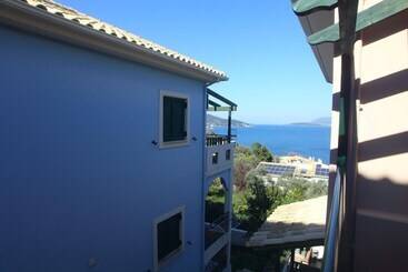 דירת נופש Charming 4 Bed House In Nikiana