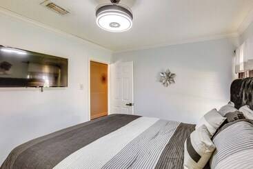 茅舍 Rowlett Escape W/ Fire Pit & Lake Views