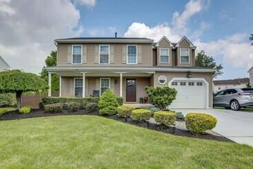 별장 Spacious & Bright Lumberton Home With Backyard!