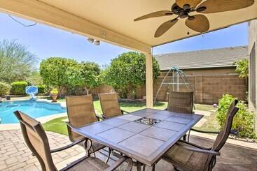 کلبه Sunny Phoenix Abode W/ Pool, Grill & Fire Pit