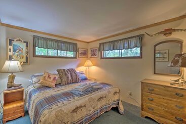 קוטג'' Bolton Alderbrook Lodge W/ Private 10 Acre Lake!