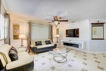 بيت ريفى Breezy Naples Home With Private Outdoor Pool!