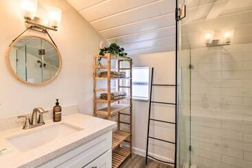 茅舍 Family Friendly Freeport Home Walk To Beach!