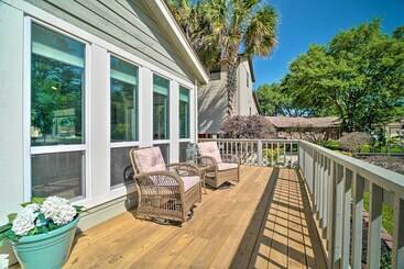 별장 Bright Home W/ Dock On Lake Conroe!