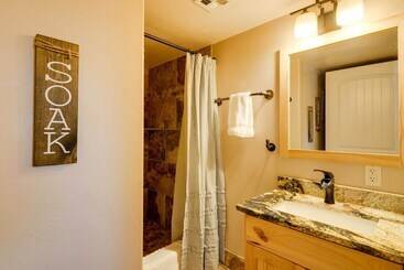 קוטג'' Bright Panguitch Escape W/ Spacious Yard!