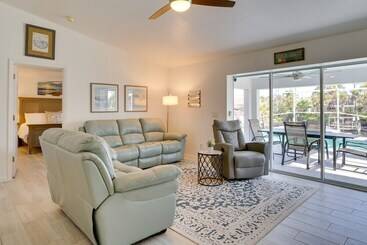 קוטג'' Canal Front Cape Coral Home Rental: Pool, Lanai!