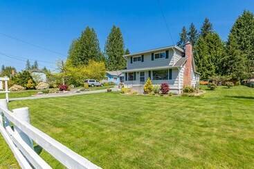 بيت ريفى Charming Updated Retreat Walk To Lake Stevens!