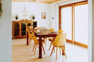 茅舍 Chic Joshua Tree Pad W/ Mountain Views & Hot Tub