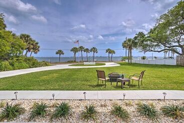 Сельский дом Sleek Fort Pierce Vacation Rental W/ Private Dock!