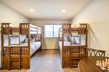 بيت ريفى Patio, Fire Pit, & Ski Mountain View: Granby Home