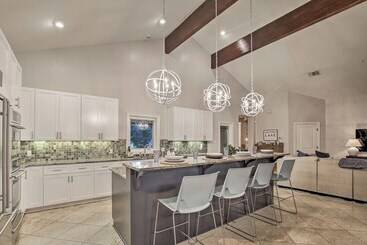 بيت ريفى Guadalupe River Paradise W/ Hot Tub, Dock & Kayaks