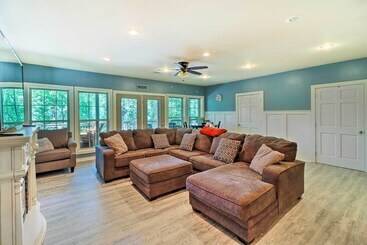 茅舍 Lakefront Family Escape W/ Fire Pit & 2 Decks!