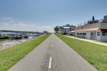 بيت ريفى Lakefront Home W/ Rooftop Deck, Grill, Games!