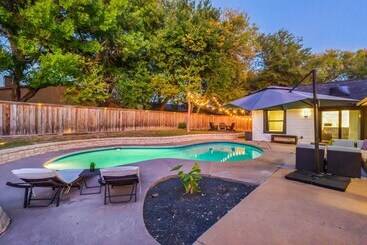 コテージ Luxury Austin Home W/ Game Room & Fire Pit!