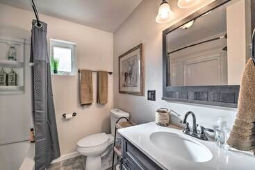 بيت ريفى On The Rocks   A Modern Home W/ Decks & Views