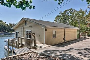茅舍 Dock + Lake Ozark Access: Pet Friendly Retreat