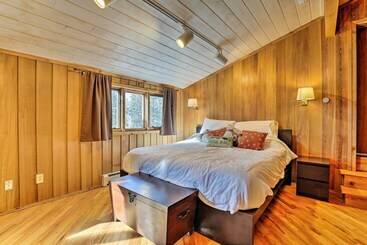 קוטג'' Panoramic Mountain View Retreat W/ Hot Tub + Deck!