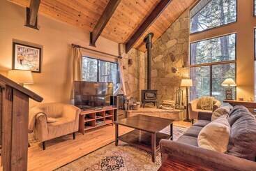 별장 Cabin W/ Deck & Fire Pit In Blue Lake Springs!