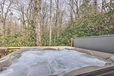 קוטג'' Private Blue Ridge Retreat: Hot Tub & Pool Table!