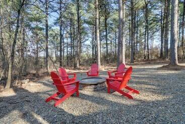 コテージ Sleek Cabin W/ Hot Tub: 11 Mi To Broken Bow Lake!