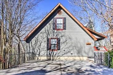کلبه Smoky Mountain Cabin W/ Deck & Hot Tub!
