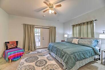 Сельский дом Spacious Grants Pass Home W/ Hot Tub & Views!