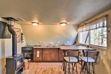 コテージ Sunny Muddy Moose Cabin W/ Fire Pit & Mtn Views!