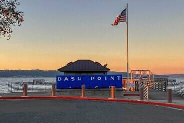 کلبه Tacoma  Dash Point Beach Cabin  W/ Balcony!