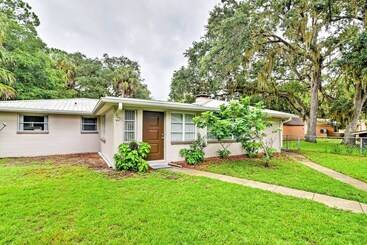 별장 Updated Rustic Yankeetown Home W/ Lanai & Dock