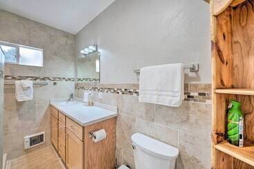 Well Equipped Cody Cottage: 2 Miles To Cody Rodeo!